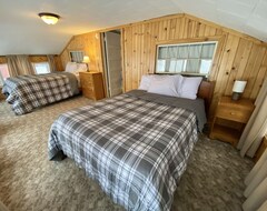 Toàn bộ căn nhà/căn hộ 4 Bedroom Lodge on AuTrain Lake! Snowmobile, Fish, Ski! Plenty of parking! (Au Train, Hoa Kỳ)