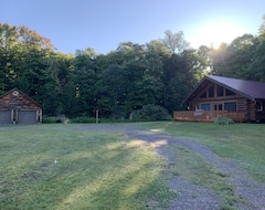 Entire House / Apartment Serene Log Cabin Getaway! Close To Hiking, Snowmobile And Four Wheeler Trails. (Bruce Crossing, USA)