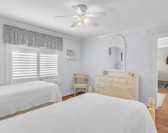 Cijela kuća/apartman Picayne: 4 Bedrooms/ 4 Baths Home With A Spacious Floor Plan And Views From Ocean To Southport (Caswell Beach, Sjedinjene Američke Države)