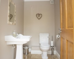 Koko talo/asunto Ihastuttava 3 makuuhuoneen mökki kauniisti maisemoitu ja yksityinen piha (Ashbourne, Irlanti)