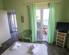 Toàn bộ căn nhà/căn hộ Villa Fea - Beach Front Secluded Luxury Residence With Spectacular Sea View (Perdika, Hy Lạp)