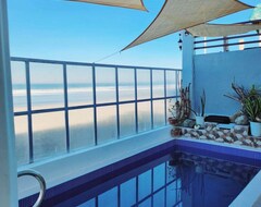 Toàn bộ căn nhà/căn hộ Casa De Leon Private Beach House With A Pool - Just A Step To The Beach! (Santa Lucia, Philippines)
