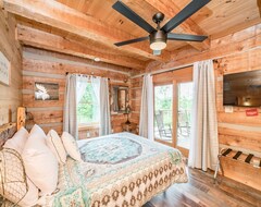 Casa/apartamento entero Kid Treehouse & Outdoor Kitchen/fireplace/observation Deck On 4 Acre Mtn. Top (Maryville, EE. UU.)