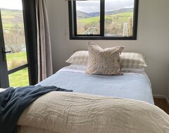 Entire House / Apartment New Cottage To Bookabach (Roxburgh, New Zealand)