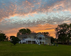 Toàn bộ căn nhà/căn hộ Executive Lakefront Home 30 Minutes From Madison! (Fort Atkinson, Hoa Kỳ)