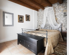Khách sạn Corte Dei Soavi-Family Rooms & Apartments (Soave, Ý)
