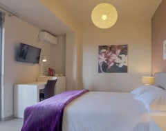 Hotel Marini Luxury Apartments And Suites (Aegina City, Grækenland)