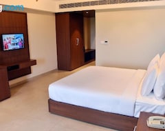 THE PEARL VIEW HOTEL (Thalassery, India)