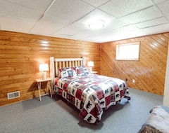 Casa/apartamento entero Country Living Log Home With Hot Tub And Sauna (Sault Ste. Marie, EE. UU.)