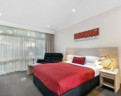 Hotel The Aspen & Apartments (Sale, Australia)