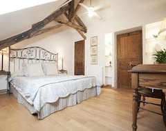 Cijela kuća/apartman Characterful, Stone, Spacious 2 Bedroomed Converted Barn Apartment. 120 Sq.M (Cazillac, Francuska)
