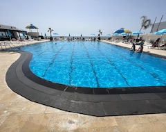 Resort Beach House Rooftop 2 Br 24/7 Power @ Gondola Marine (Halba, Lübnan)