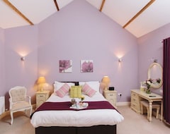 Khách sạn Luxury 5 Star Cottage With Its Own Private Jacuzzi Hot Tub. (Brampton, Vương quốc Anh)