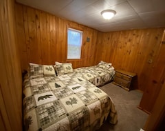 Entire House / Apartment Cabin 15 Lakefront Family Resort (Hines, USA)