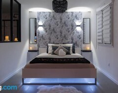 Cijela kuća/apartman Le Diamant Secret Love Room Gite De Charme Romantique Exceptionnel (Marzan, Francuska)