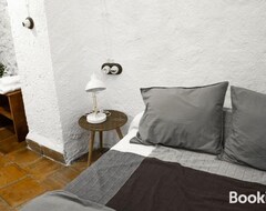Entire House / Apartment Cueva De Lindaraja (Granada, Spain)