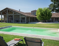 Toàn bộ căn nhà/căn hộ Lavish Mansion In Fargues-sur-ourbise With Private Pool (Caubeyres, Pháp)