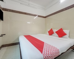 Khách sạn Oyo 75862 Ammayi Hotel - Temple Opposite (Thiruvannamalai, Ấn Độ)