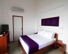 Hotel The Ocean Front (Colombo, Sri Lanka)