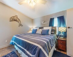 Koko talo/asunto Gulf-view Home With Huge Deck, New Kitchen - Wifi, W/d, Central Ac, Snowbirds Ok (Freeport, Amerikan Yhdysvallat)