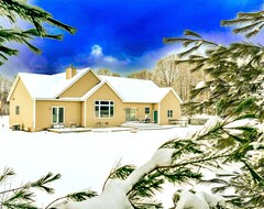 Cijela kuća/apartman The Meadowlark, Explore Northern Michigan At Crystal Mtn. Ski, Golf, Fish, Relax (Tomsonvil, Sjedinjene Američke Države)