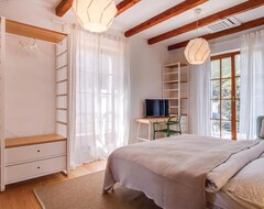Toàn bộ căn nhà/căn hộ 3 Bedroom Accommodation In Sveti Jakov (Nerezine, Croatia)