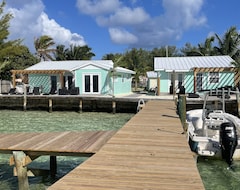 Toàn bộ căn nhà/căn hộ Unique, Authentic, Exquisite Waterfront Cottage With A Dock. (Bailey Town, Bahamas)