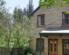 Toàn bộ căn nhà/căn hộ Heritage Style Two Storey 2 Bedroom Stone Cottage In Historical Berrima (Berrima, Úc)
