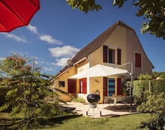 Toàn bộ căn nhà/căn hộ Immaculate Vacation Property On A Small And Quiet Acreage (Carsac-Aillac, Pháp)