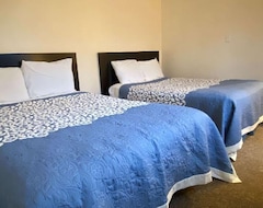 Hotel Country Place Inn and Suites (White Haven, USA)