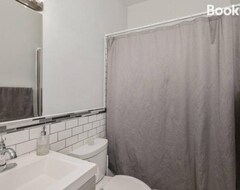 Cijela kuća/apartman 2-bed 2-bath Apt - Close To Uc W/ Free Parking (Chicago, Sjedinjene Američke Države)