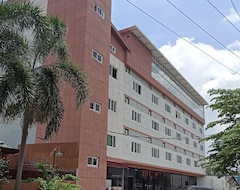 Hotel Emmaus Condotel (Angeles, Filipini)