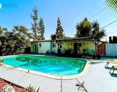 Toàn bộ căn nhà/căn hộ Luxurious 3br/2ba House With Swimming Pool (Canoga Park, Hoa Kỳ)