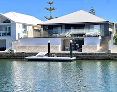 Toàn bộ căn nhà/căn hộ 4br Tranquil Luxury By The Canal In Wannanup (Mandurah, Úc)