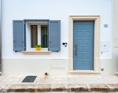 Koko talo/asunto Holiday Apartment The Secret Door 10 With Private Terrace And Wi-fi (Cellino San Marco, Italia)