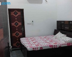 Khách sạn Apna Guest House and Hotel (Rohtak, Ấn Độ)