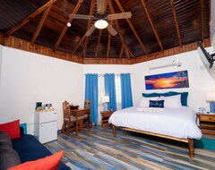 Hotel Blue Skies Beach Resort (Negril, Jamaica)