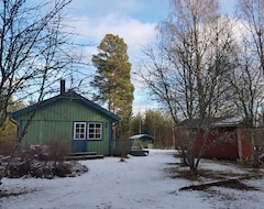 Toàn bộ căn nhà/căn hộ Näset 4 Green Cabin in Småland with boat (Hultsfred, Thụy Điển)