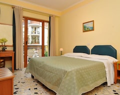 Khách sạn Hotel Tourist (Sorrento, Ý)