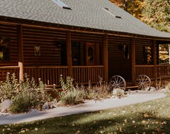 Toàn bộ căn nhà/căn hộ Cozy Family-sized Cabin W/hot Tub - Nestled On The Muskegon River (Grant, Hoa Kỳ)