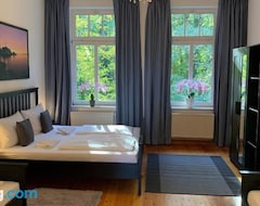 Hele huset/lejligheden Deutsche Villa - Superior Apartment- 1 Obergeschoss Mit Gem Sauna Und Garten (Rostock, Tyskland)
