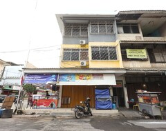 Otel Oyo 92989 Backpaker Seraya (Batu Ampar, Endonezya)
