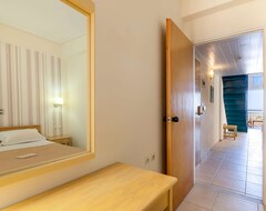 Hotel Pearl Seabreeze Suites (Perivolia, Greece)
