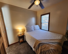 Casa/apartamento entero Cozy Cottage Getaway - $0 Cleaning Fee! (Sparta, EE. UU.)