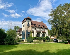 Toàn bộ căn nhà/căn hộ Large Villa With Pool Near Chablis And The Burgundy Canal (Flogny-la-Chapelle, Pháp)