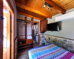 Khách sạn Beautiful Suite Room With Separate Bathroom (Villanueva de la Cañada, Tây Ban Nha)
