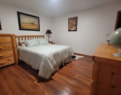 Entire House / Apartment Spacious Small Town Retreat With Inground Pool And Privacy Fence. (Frederick, USA)