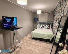 Pensión Spacious Double Room In Corby (Corby, Reino Unido)