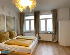 Entire House / Apartment 150qm - 5 Rooms - Stylish - Free Parking - Smart Tv - Mallibase Apartment (Hanover, Germany)