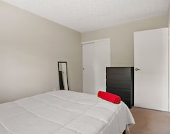 Cijela kuća/apartman Easton Towne Center 4 Bed, 2 Full Bath Home W/ Big Yard (Gahanna, Sjedinjene Američke Države)
